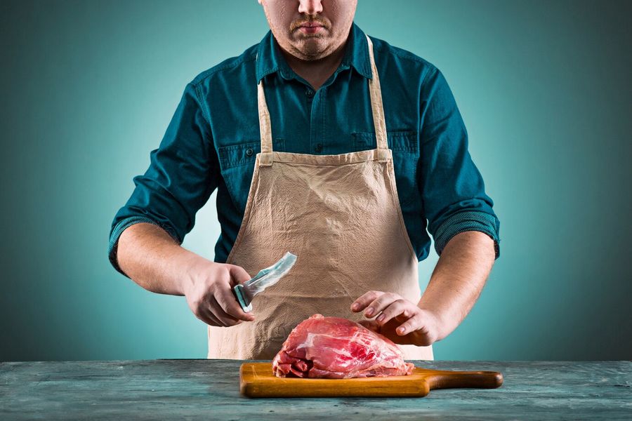 A faca de churrasqueiro é crucial na experiência culinária e no resultado final do churrasco.
