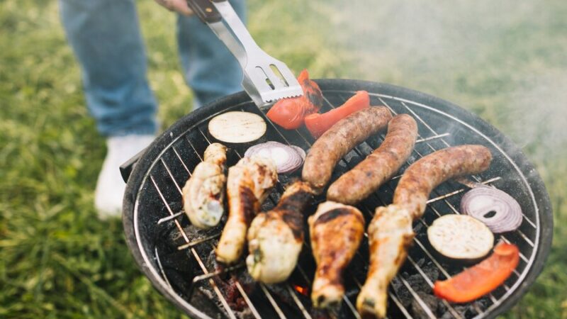 Churrasco no Quintal: Inspirações para Seu Final de Semana Perfeito meat barbecue grill nature 23 2148199408